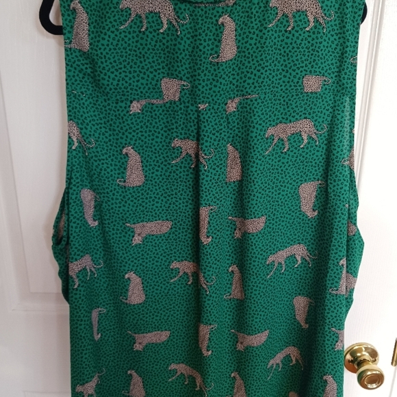 Torrid Green V-Neck Sleeveless Blouse - Picture 9 of 9